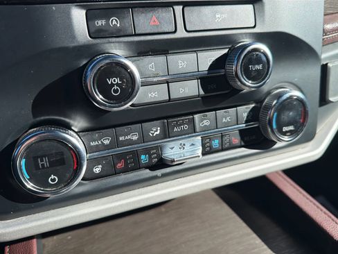 Used 2023 Ford Expedition Limited image 31