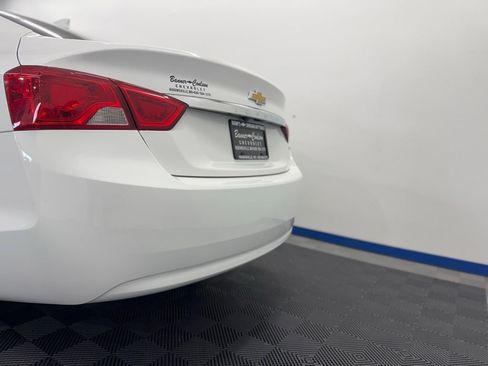 Used 2019 Chevrolet Impala LT FWD image 5
