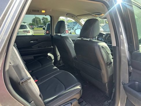 Used 2024 Nissan Pathfinder SL AWD/4WD image 20