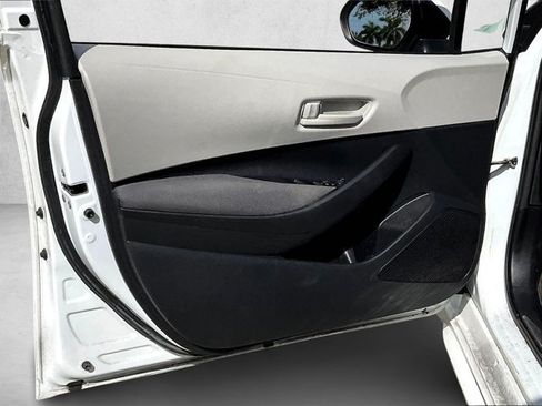 Used 2023 Toyota Corolla LE FWD image 17