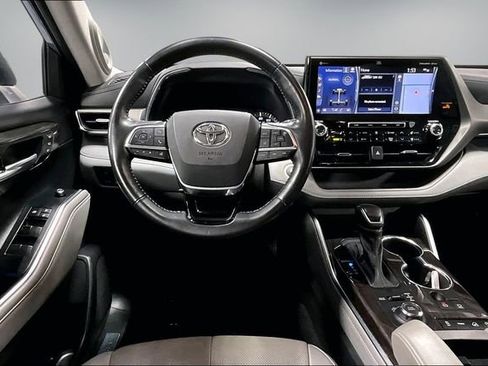 Used 2021 Toyota Highlander Limited AWD/4WD image 10