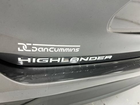 Used 2022 Toyota Highlander L FWD image 26