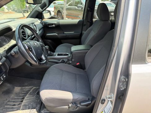 Used 2017 Toyota Tacoma TRD Sport w/ Tow Package (A/T) AWD/4WD image 11