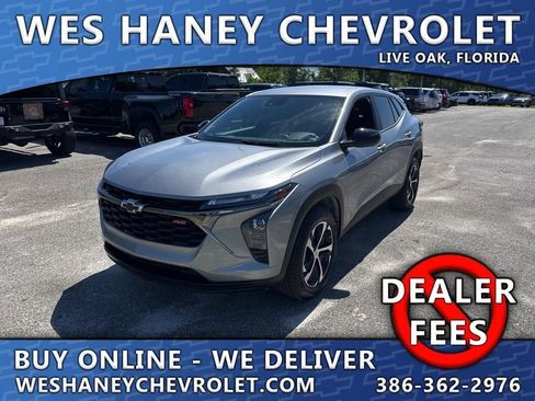 Used 2025 Chevrolet Trax RS FWD image 1