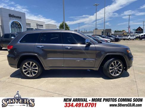 Used 2017 Jeep Grand Cherokee Overland w/ Jeep Active Safety Group AWD/4WD image 10