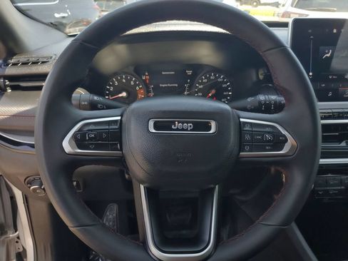 Used 2025 Jeep Compass Trailhawk w/ Trailer Tow Group AWD/4WD image 17