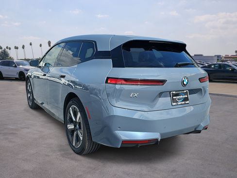 New 2026 BMW iX xDrive60 w/ Premium Package image 7