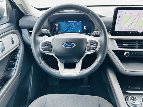 Used 2025 Ford Explorer Active AWD/4WD image 17