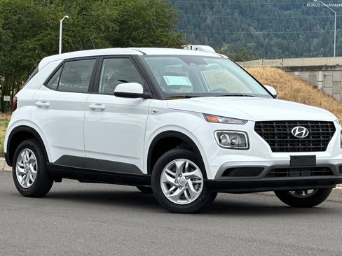 Used 2026 Hyundai Venue SE FWD image 1