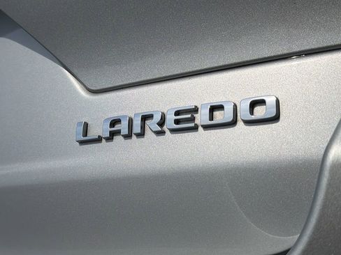 Used 2023 Jeep Grand Cherokee Laredo RWD image 16