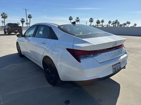 Used 2022 Hyundai Elantra SEL w/ Cargo Package image 2