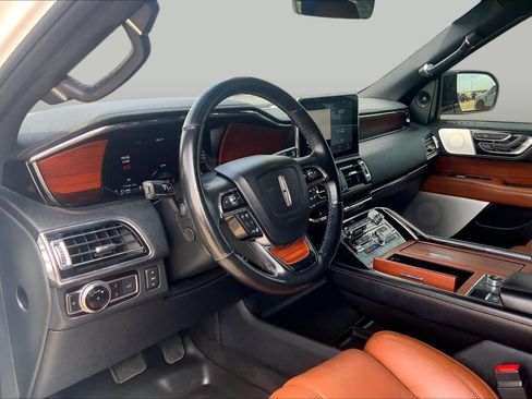 Certified 2020 Lincoln Navigator L Reserve w/ Luxury Package AWD/4WD image 17
