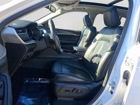 Used 2022 Jeep Grand Cherokee Limited image 14