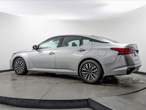 Used 2024 Nissan Altima 2.5 SV image 6