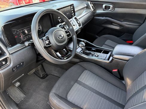 Used 2021 Kia Sorento LX AWD/4WD image 19