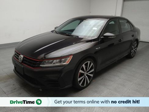 Used 2018 Volkswagen Passat 3.6 FWD image 1