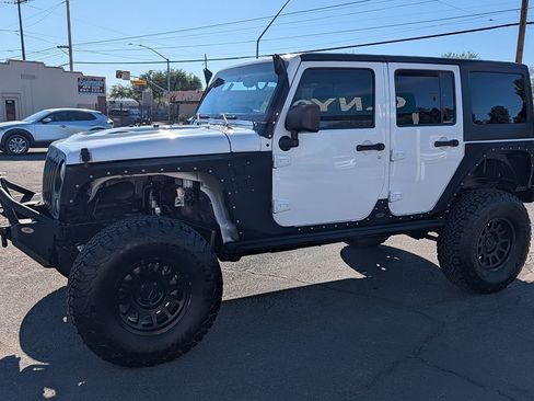 Used 2015 Jeep Wrangler Unlimited Rubicon image 13
