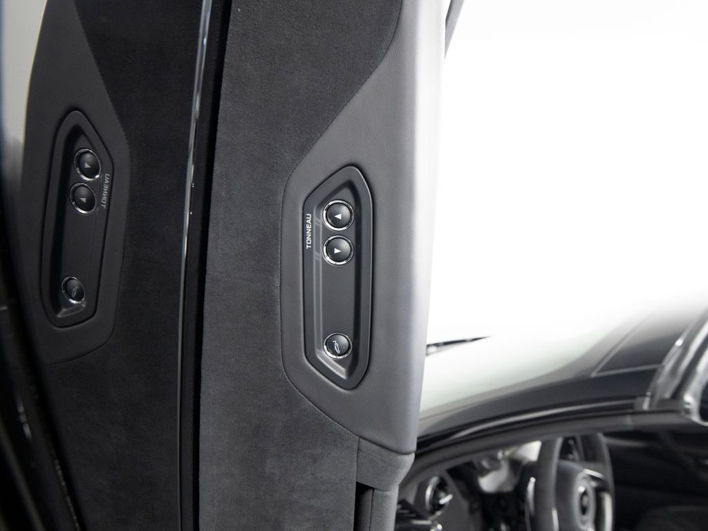 Used 2024 McLaren 750S Spider RWD image 11