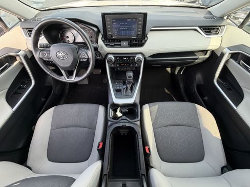 Used 2020 Toyota RAV4 XLE AWD/4WD image 17