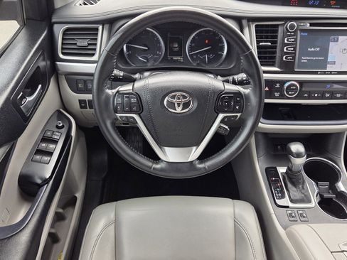 Used 2018 Toyota Highlander XLE image 6