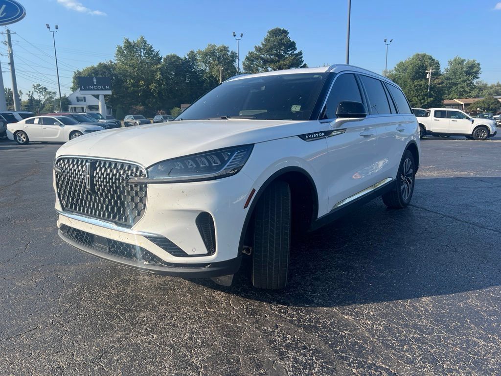 Used 2026 Lincoln Aviator AWD image 6
