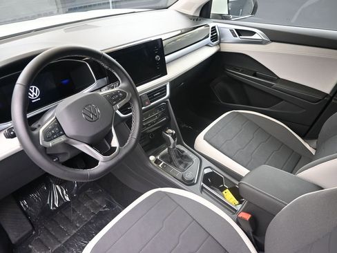 Used 2025 Volkswagen Taos SE image 14