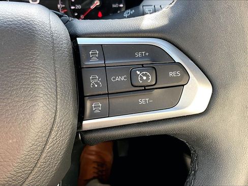 Used 2025 Jeep Compass Limited AWD/4WD image 12