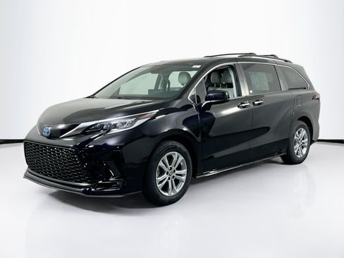 Used 2022 Toyota Sienna XSE AWD/4WD image 1