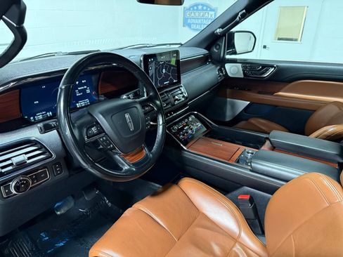 Used 2021 Lincoln Navigator Reserve w/ Luxury Package AWD/4WD image 13