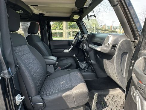 Used 2011 Jeep Wrangler Sahara AWD/4WD image 23