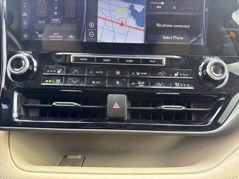Certified 2021 Toyota Highlander Limited FWD image 14