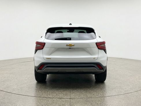 Used 2025 Chevrolet Trax LT FWD image 7