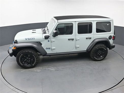 Used 2023 Jeep Wrangler Unlimited w/ Sun & Screen Package image 36