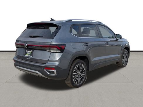 New 2026 Volkswagen Taos SE FWD image 5