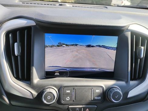 Used 2024 GMC Terrain SLT image 24