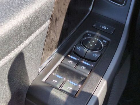 Used 2024 Ford F250 Lariat w/ Chrome Package image 24