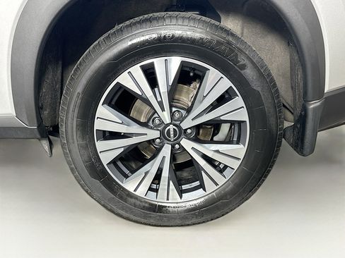 Used 2023 Nissan Rogue SV image 11