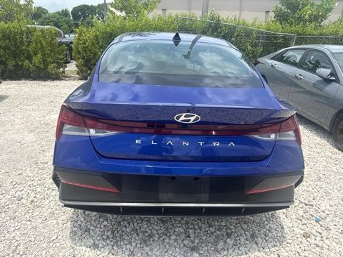 Used 2025 Hyundai Elantra SEL FWD image 7