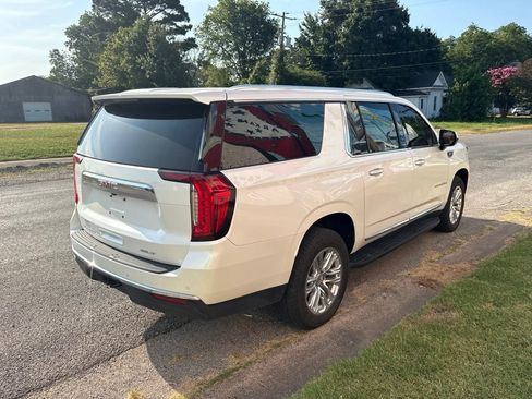 Used 2023 GMC Yukon XL SLT AWD/4WD image 7