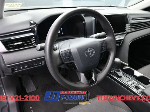 Used 2025 Toyota Camry LE FWD image 20