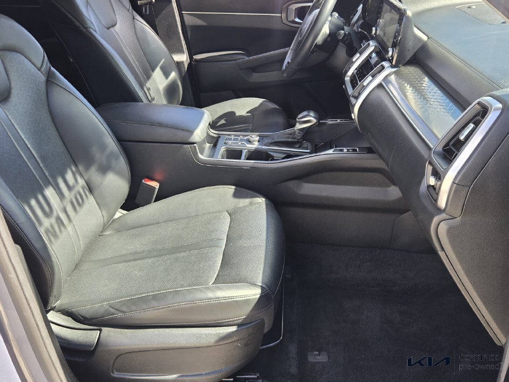 Certified 2023 Kia Sorento S FWD image 17