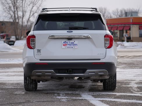 Used 2023 Ford Explorer XLT w/ Equipment Group 202A image 4