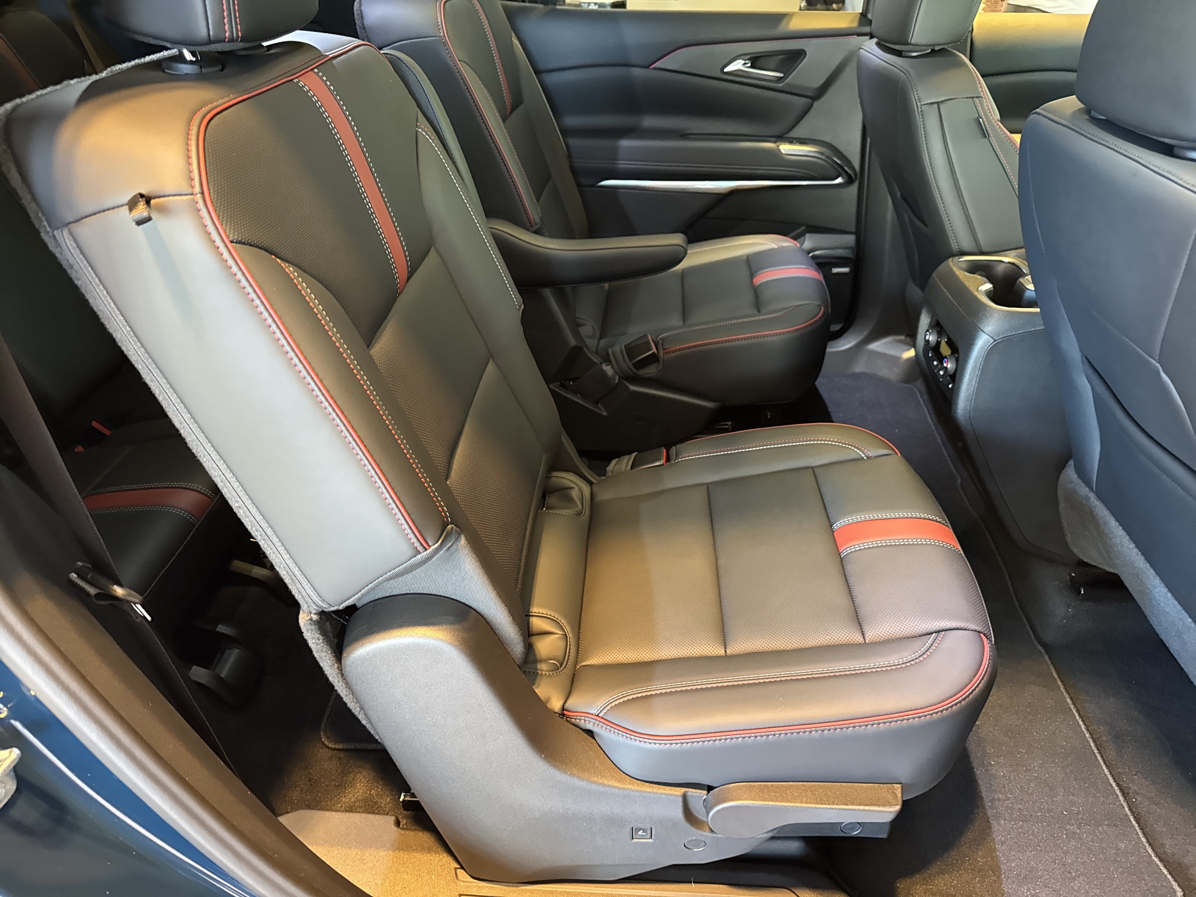 New 2027 Chevrolet Traverse RS FWD image 15