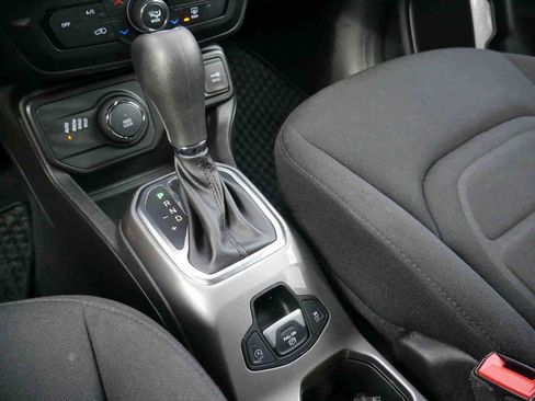 Used 2022 Jeep Renegade Latitude w/ Convenience Group AWD/4WD image 26