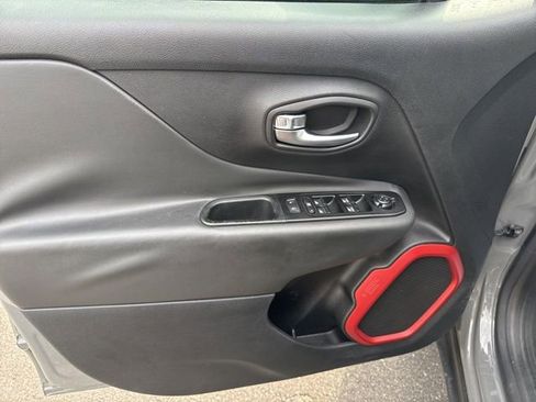 Used 2020 Jeep Renegade Trailhawk image 8