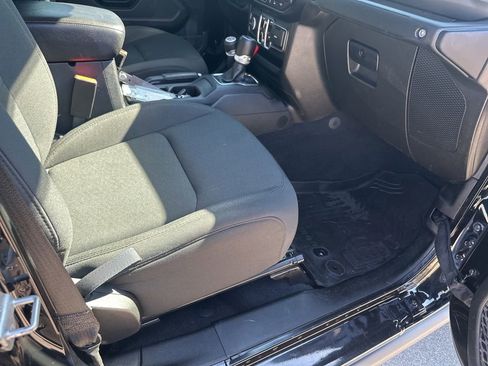 Used 2022 Jeep Gladiator Willys image 16