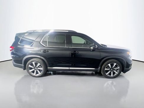 Used 2025 Honda Pilot Touring image 9