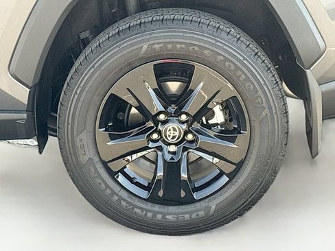Used 2025 Toyota RAV4 XLE w/ Convenience Package FWD image 31