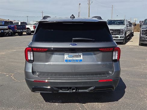 Used 2025 Ford Explorer ST-Line image 4