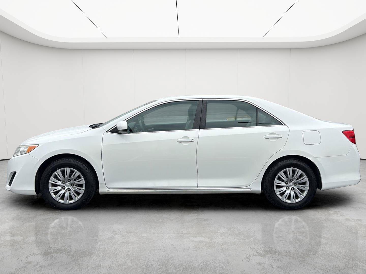 Used 2012 Toyota Camry LE FWD image 26
